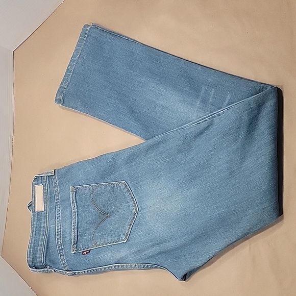 Levis Demi Curve, Classic Rise, Straight Leg Jeans, Size 10/30. - Picture 1 of 7